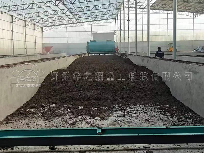 槽式翻堆機.jpg 槽式翻堆機.jpg